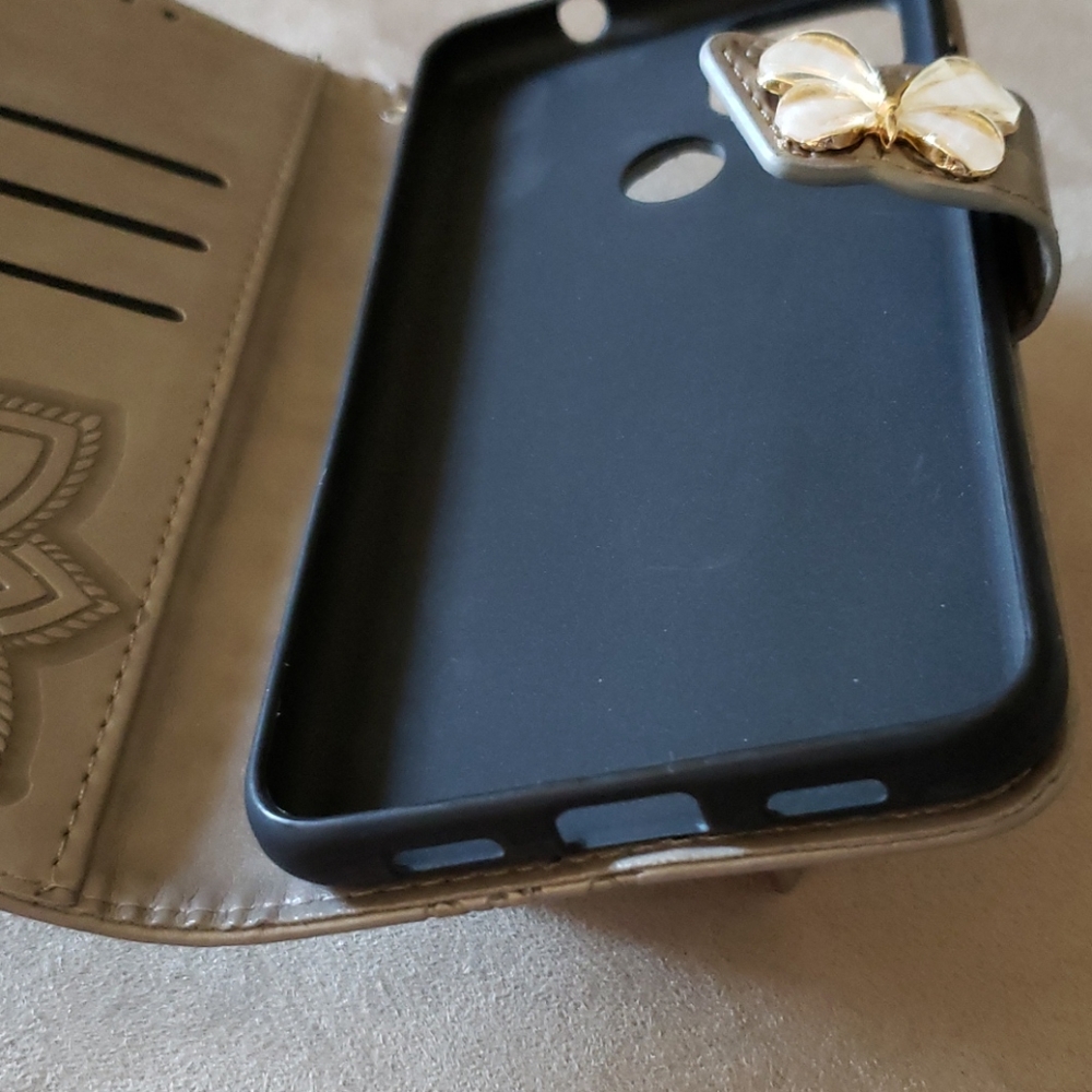 Cell Phone Cover. - Picture 5 of 8
